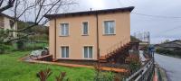 Wayne's house, a short walk to the waterfalls - B&B Bagnone