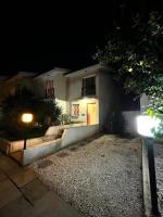 Sea view Beach House with Pool - B&B Limassol