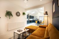 LUXURY, 4 bedroom house, Sleeps 8- FREE Wi-Fi & FREE Parking, Garden, Long Stays & Contactors Welcome - B&B Leicester