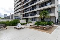 Prédio em frente ao shopping Estação - B&B Curitiba