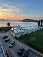 Yves Lake Front Apartments - B&B