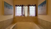 9 Queen Beds, 18 Guests-Kleinburg Luxe Crown Town Residence - B&B Vaughan