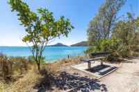 Shoal Shack 72, 72 Tomaree Rd - Pool, Pet Friendly, Wi-Fi, Air Con, Linen - B&B Shallow Bay