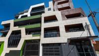 Modern 2B Apartment with City Views - Ferienwohnung