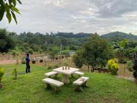 บ้านพอดีโฮมสเตย์ทองผาภูมิ -กาญจนบุรี - Bed and Breakfast