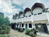 Point F Siargao - Bed and Breakfast