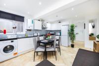 West Kensington 2BR Steps to Tube Sleeps 7 - Chambres d'hôtes Londres