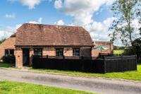 Country Cottage 2BR with Hot Tub and Tennis Court - Bed and Breakfast