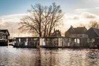 Houseboat XL Zwartsluis 1 - Bed and Breakfast