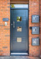 The Titanic -1bd Trendy Ap -Gold Short Term Stays - B&B