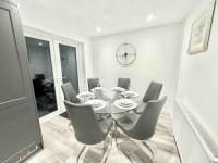 Freshbrook House - B&B Swindon