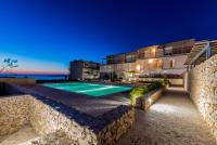 Modern two bedroom apartment with amazing sea view and pool - Ferienwohnung