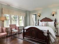 Queen Room with Fireplace - John Lloyd