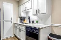 Contemporary 1BR 1Bat Pool Access - Bed and Breakfast Austin