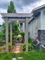 Licensed 2-Bedroom Suite Eco-Friendly Solar Home - B&B Kelowna
