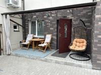 Charming Apartment with Private Yard - B&B