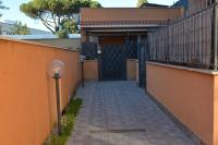 Casa indipendente a 5 minuti da aeroporto di fiumicino e spiaggia - B&B