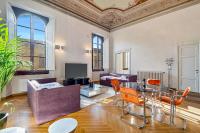 Via Venezia 10 - Renaissance - Historic Charm with Frescoes and Private Courtyard Parking in Florence Heart - B&B Florence