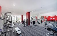 Cozy Zetland 2 bedroom apt with pool, gym and parking - Chambres d'hôtes Sydney
