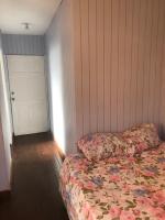 Patricias Retreat - above Food and Belly Restaurant - Chambres d'hôtes Bridgetown