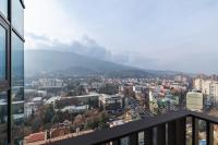 Top Floor Presidential Suite with Free Private Parking in the Center of Skopje - B&B