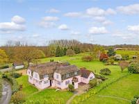 Blackbrook Farmhouse with free off-street parking for 10 cars - Chambres d'hôtes Colchester