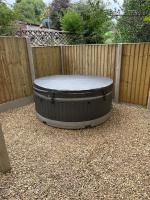 Dinas Lodge with private hot tub - Bed and Breakfast