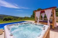 Atemberaubende Villa mit Whirlpool, Meerblick, Billard, Ping-Pong, Privatpool, Grill - Chambres d'hôtes Bribir