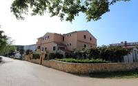 Idyllisches Apartment nur 200 Meter zum Strand mit Taxibootverbindung nach Rovinj - B&B Rovinj