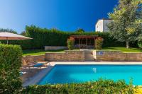 Faszinierendes Ferienhaus mit Privatpool, Volleyballfeld, Fussballplatz, Trampolin beim bekannten Radweg Parenzana - Bed and Breakfast Vižinada