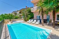 Traumhaftes Penthouse nur 400 Meter zum Strand mit beheizbarem Pool, Meerblick, Babybett, Grill - B&B Crikvenica