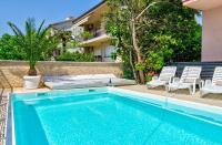 Traumhaftes Penthouse nur 400 Meter zum Strand mit beheizbarem Pool, Meerblick, Babybett, Grill - Chambres d'hôtes Crikvenica