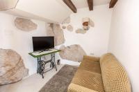 Rustikales Steinhaus mit Privatpool, Grill, Terrasse, Liegen, Aussendusche - Chambres d’hôtes Grižane