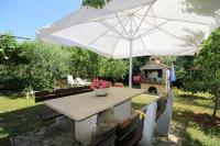 Modernes Apartment mit privater Terrasse, Grillbereich, Spielplatz, Liegen, Privatparkplatz - B&B Parenzo