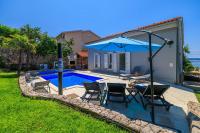 Strandnahe Villa mit Meerblick, 2 Bikes, beheiztem Privatpool - nur 300 Meter zum Strand - Chambres d'hôtes Dramalj