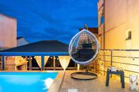 Malerisches Apartment nur 150 Meter zum Strand mit Jacuzzi, Pool, Meerblick, Billard - Chambres d'hôtes Dramalj