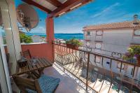 Einzigartiges Apartment nur 300 Meter zum Strand mit Meerblick, privatem Balkon, Waschmaschine - B&B Cirquenizza