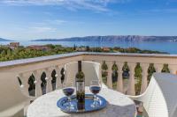 Mediterranes Apartment nur 470 Meter zum Strand mit Meerblick, Babybett, Grill - Chambres d'hôtes Povile