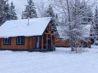 Log lofted rustic cabin in woods - B&B Kelowna