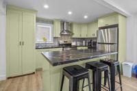Georgestown Hutch Private Patio Parking - B&B Saint John's