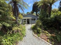 Three-Bedroom Cottage - Bush Cottage