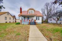 Walk to Dtwn Marie Antoinette-Themed Lebanon Home - Chambres d’hôtes Lebanon