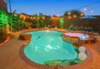Urban Oasis in Plano 5BD & Heated Pool - B&B Plano