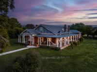 Experience The Charm Of Little Plains Homestead - B&B