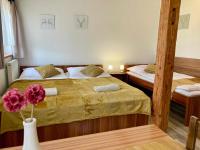 Dreibettzimmer mit eigenem Bad