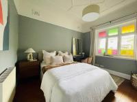 1 Bedroom in a home in Queens Park - Bed and Breakfast Sydney