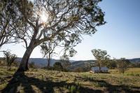 Sunvale Stunning Luxury Lodge with Woodfire Heated Spa and Large Deck - B&B Capertee
