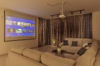 GolfView Home by StayJade4BHKGarden30min E-city - B&B Hosūr