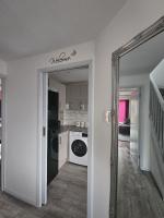 Jasmin's House, 2 bedroom house, private Parking - B&B