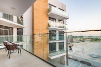 Contemporary 2BR in Azizi Park Avenue, Nad Al Sheba by Deluxe Holiday Homes - Chambres d'hôtes Dubaï